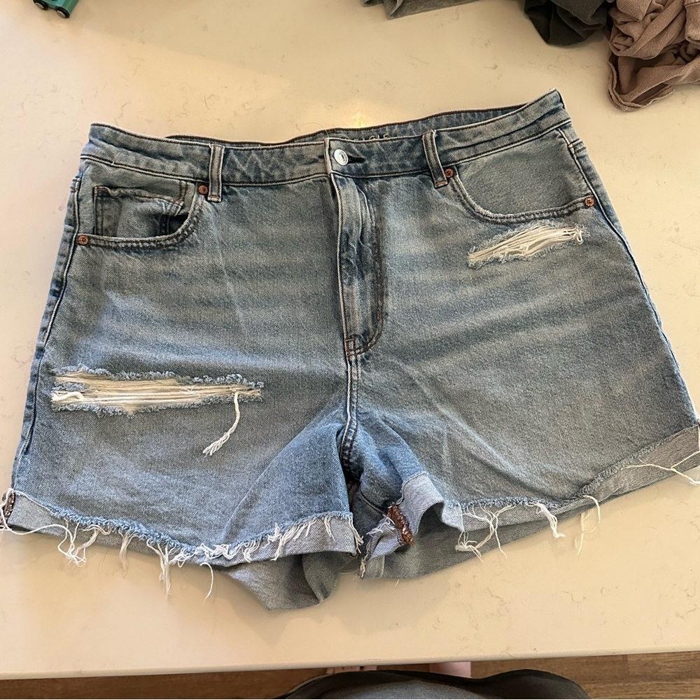 AE mom shorts
